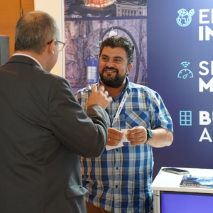 Συνομιλία της IDATOR με επισκέπτες του συνεδρίου ITC 2025