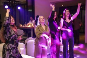 Στιγμές κεφιού από την κοπή Πρωτοχρονιάτικης Πίτας της IDATOR 2026